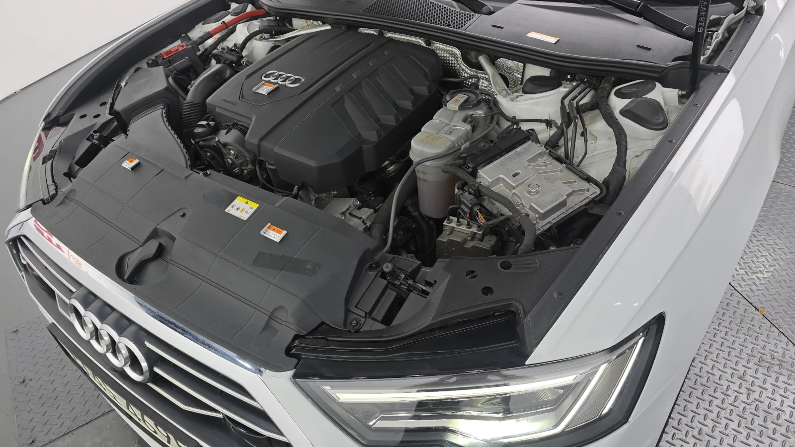 Audi A6 Premium, снимка 6 - Автомобили и джипове - 56600302