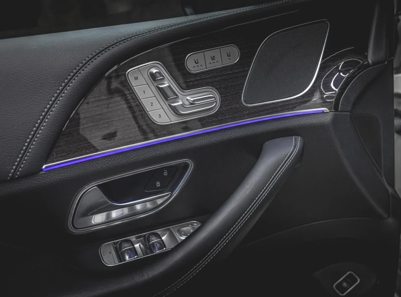 Mercedes-Benz GLS580 * 4M* AMG* NIGHT* PANO* BURM* DISTR* , снимка 5 - Автомобили и джипове - 50189351