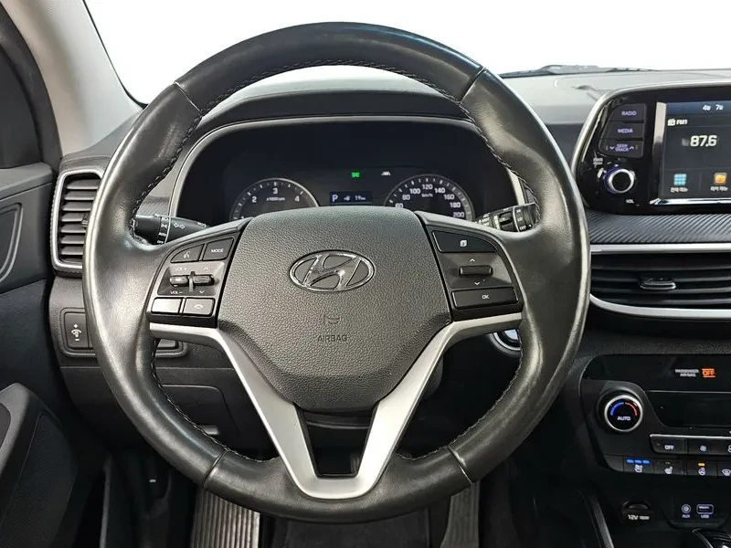 Hyundai Tucson 2.0 2Wd Smart, снимка 13 - Автомобили и джипове - 55938233