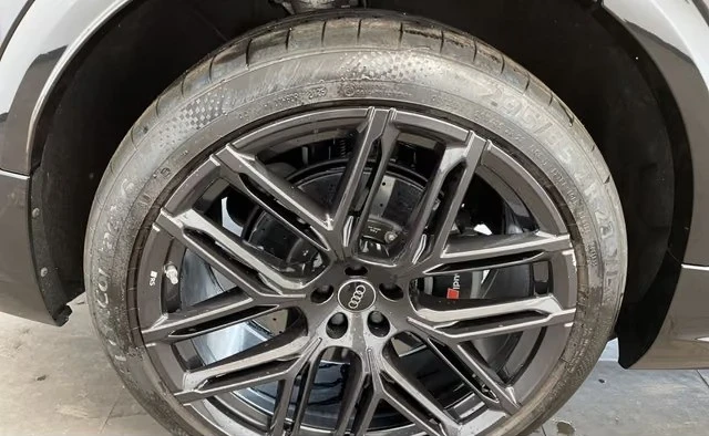 Audi RSQ8 PERFORMANCE KERAMIK B&O MATRIX PANORAMA , снимка 4 - Автомобили и джипове - 56404204