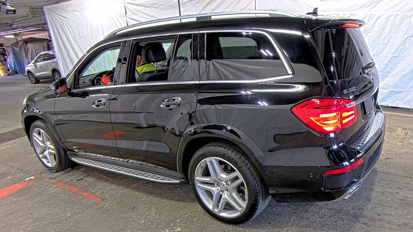 Mercedes-Benz GL 500 4MATIC* Distronic Plus* Harman* Designo* Обдухване - изображение 6