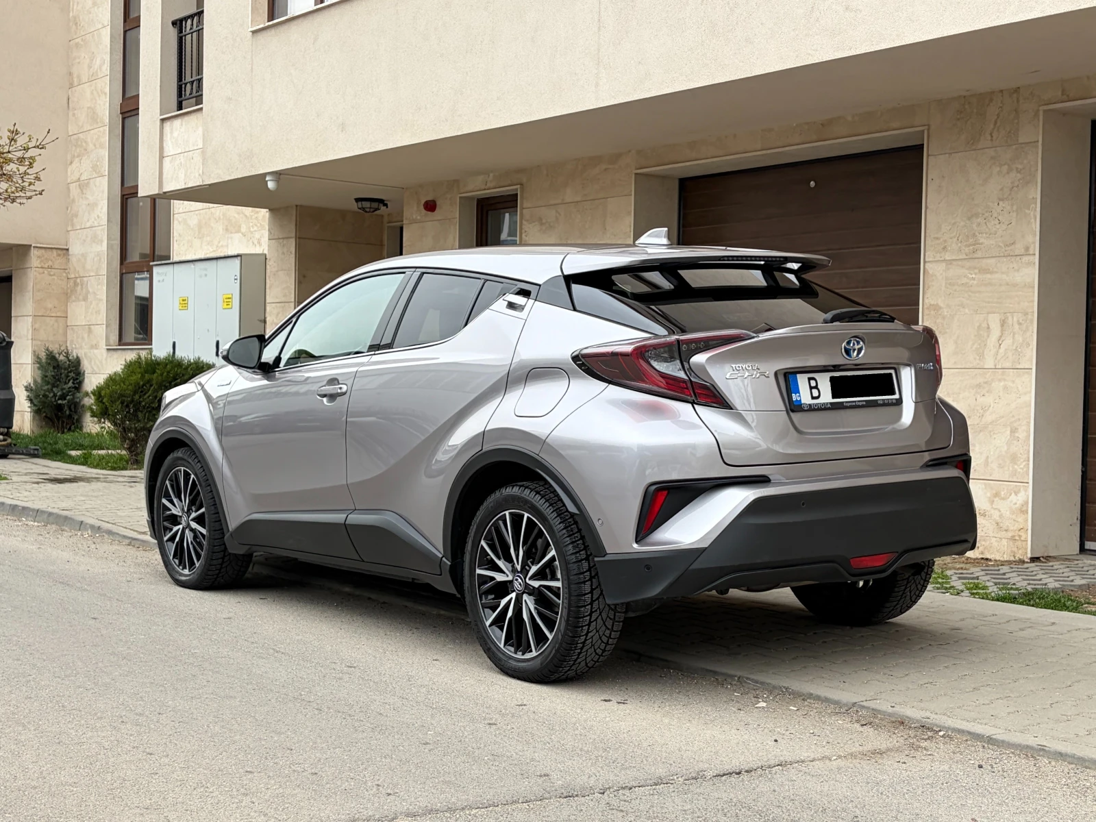 Toyota C-HR 1.8Hybrid e-CVT Classy- � �������� | Mobile.bg � ����������� 4
