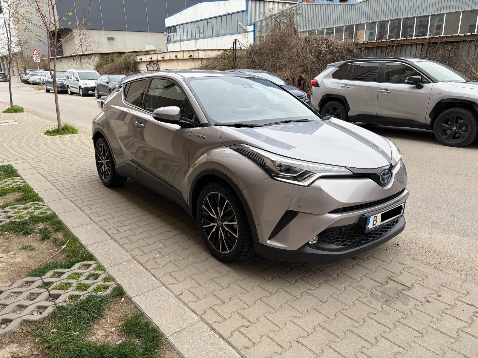 Toyota C-HR 1.8Hybrid e-CVT Classy- � �������� | Mobile.bg � ����������� 2