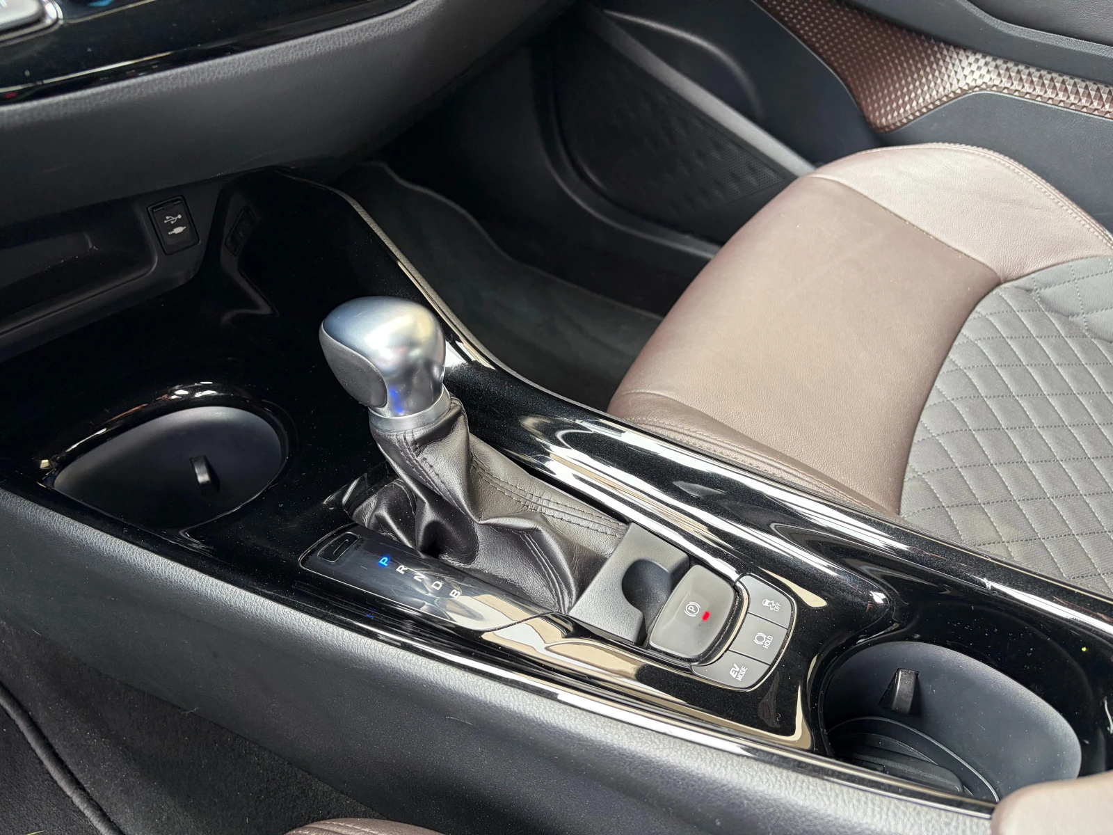 Toyota C-HR 1.8Hybrid e-CVT Classy- � �������� | Mobile.bg � ����������� 13