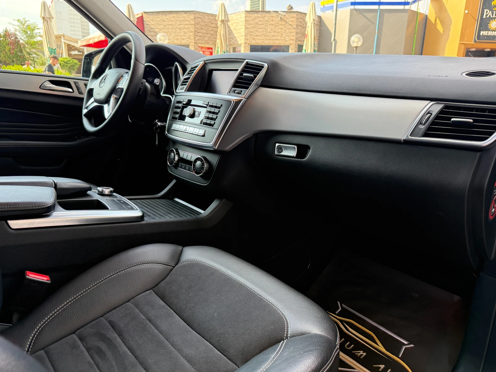 Mercedes-Benz ML 350 CDI 6 МЕСЕЦА ГАРАНЦИЯ/258к.с. AMG Pack/На Пружини, снимка 11 - Автомобили и джипове - 55832955