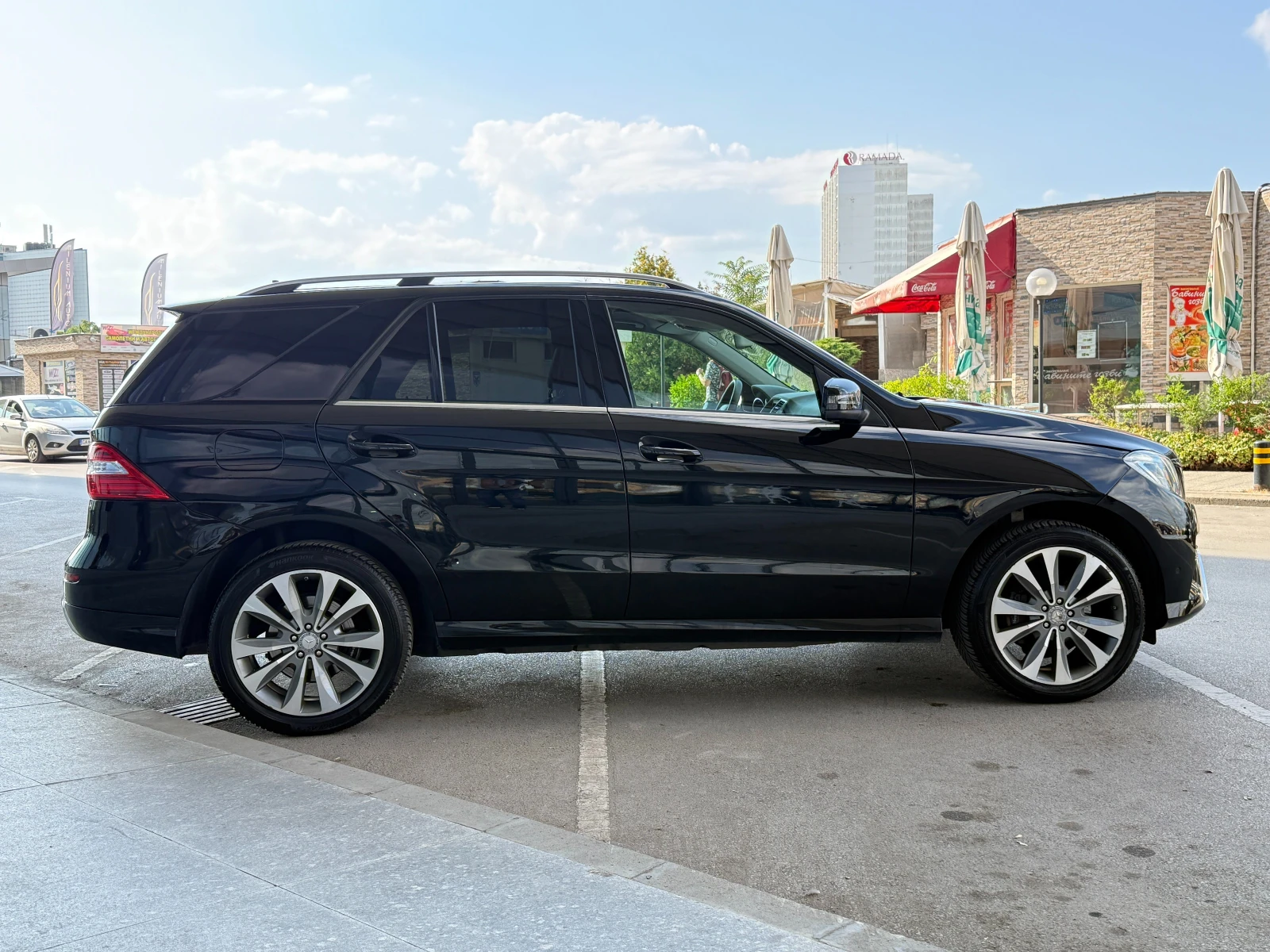 Mercedes-Benz ML 350 CDI 6 МЕСЕЦА ГАРАНЦИЯ/258к.с. AMG Pack/На Пружини, снимка 5 - Автомобили и джипове - 55832955