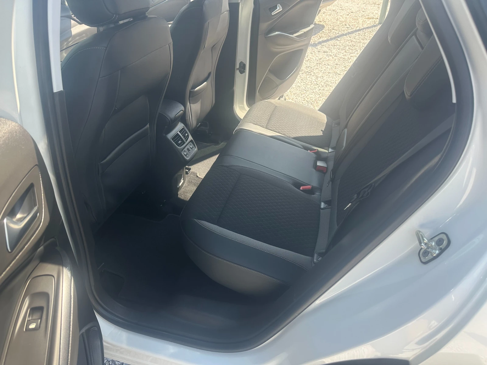 Opel Grandland X 1.5D* Full ЕКСТРИ* 63хил.км* , снимка 9 - Автомобили и джипове - 55922657