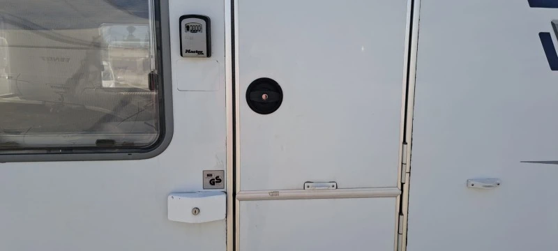 Каравана HYMER / ERIBA 590  , снимка 6 - Каравани и кемпери - 45289176