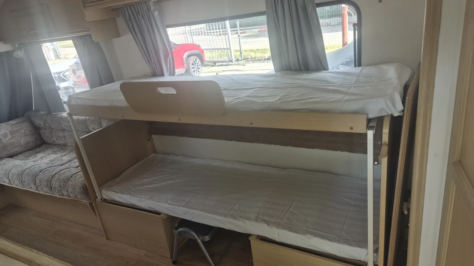 Каравана Bailey Beachcomber Club 470/4, снимка 8 - Каравани и кемпери - 54941513