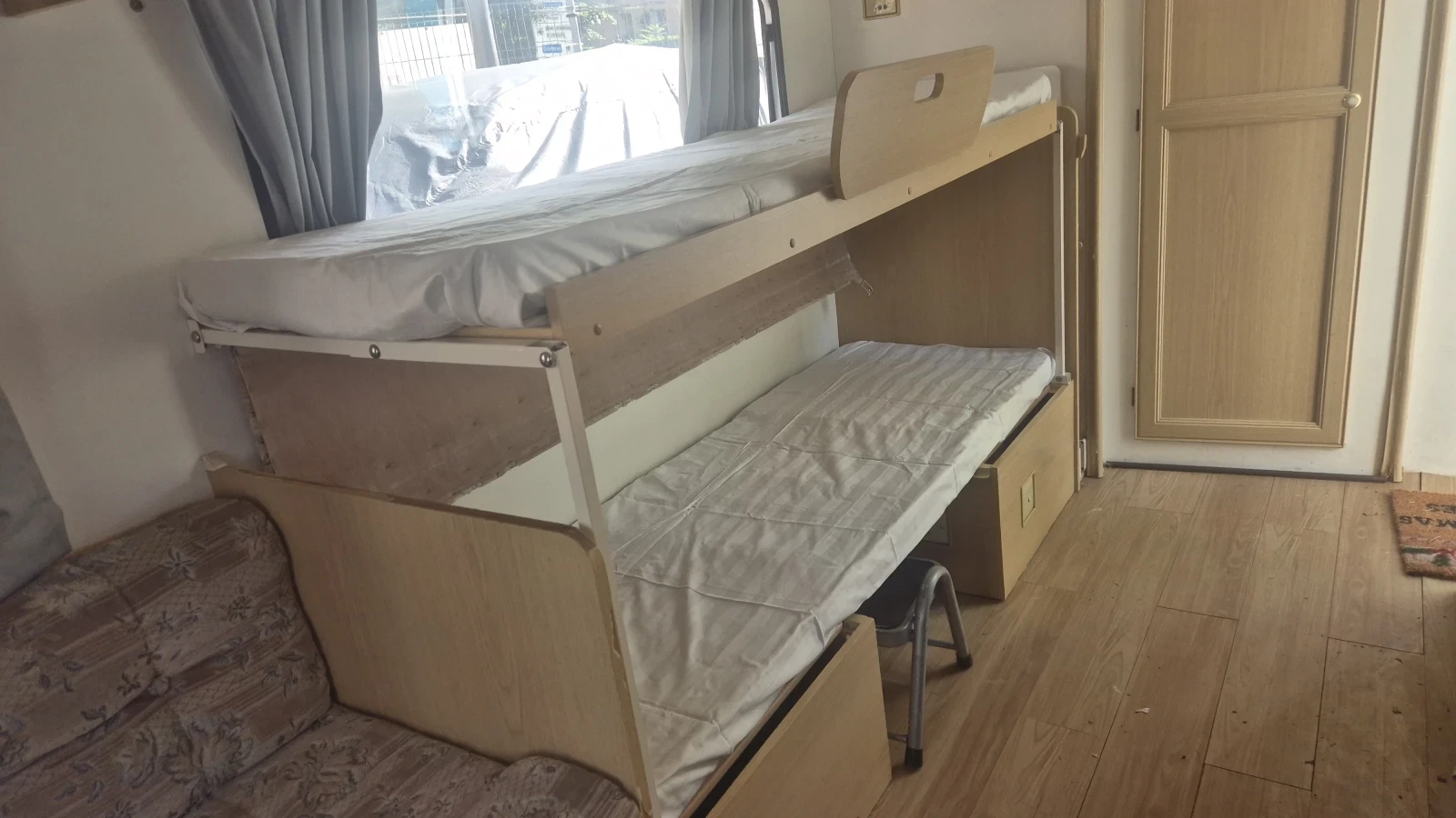 Каравана Bailey Beachcomber Club 470/4, снимка 7 - Каравани и кемпери - 54941513