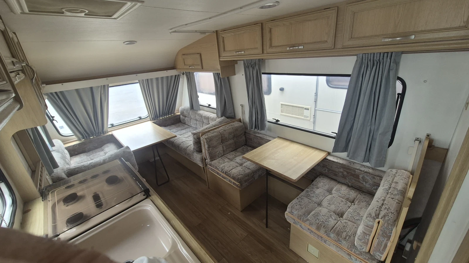 Каравана Bailey Beachcomber Club 470/4, снимка 6 - Каравани и кемпери - 55073749