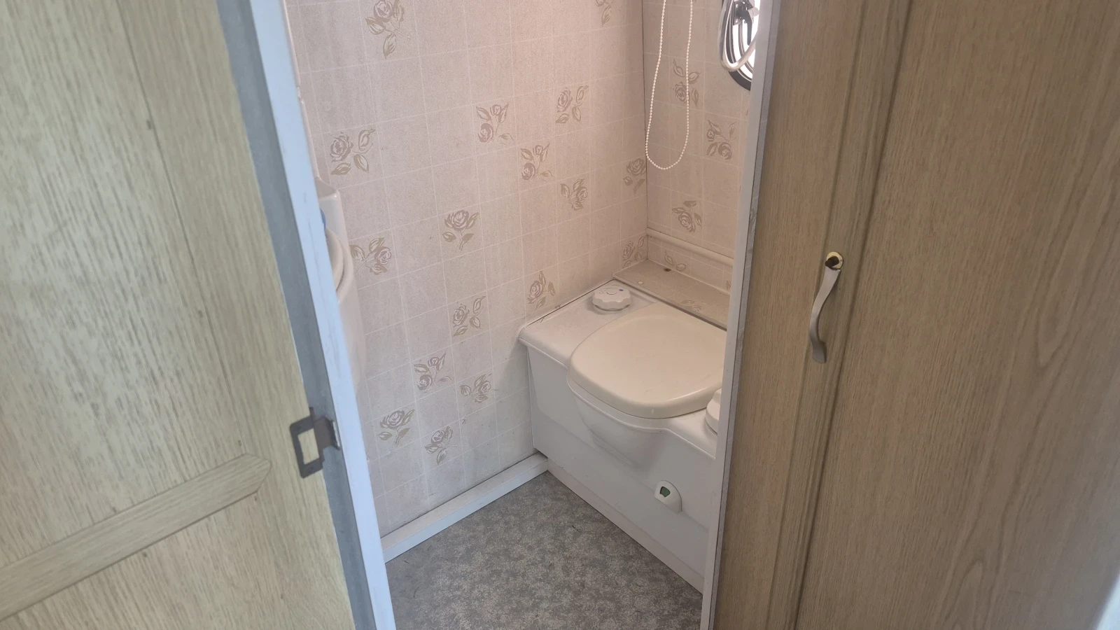 Каравана Bailey Beachcomber Club 470/4, снимка 11 - Каравани и кемпери - 54941513