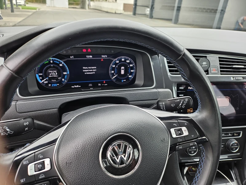 VW Golf E -GOLF, снимка 8 - Автомобили и джипове - 48904119