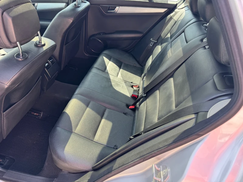 Mercedes-Benz C 320 ПАНОРАМА* КОЖА* NAVI* ЩОРИ* AVANTGARDE* , снимка 8 - Автомобили и джипове - 51668328