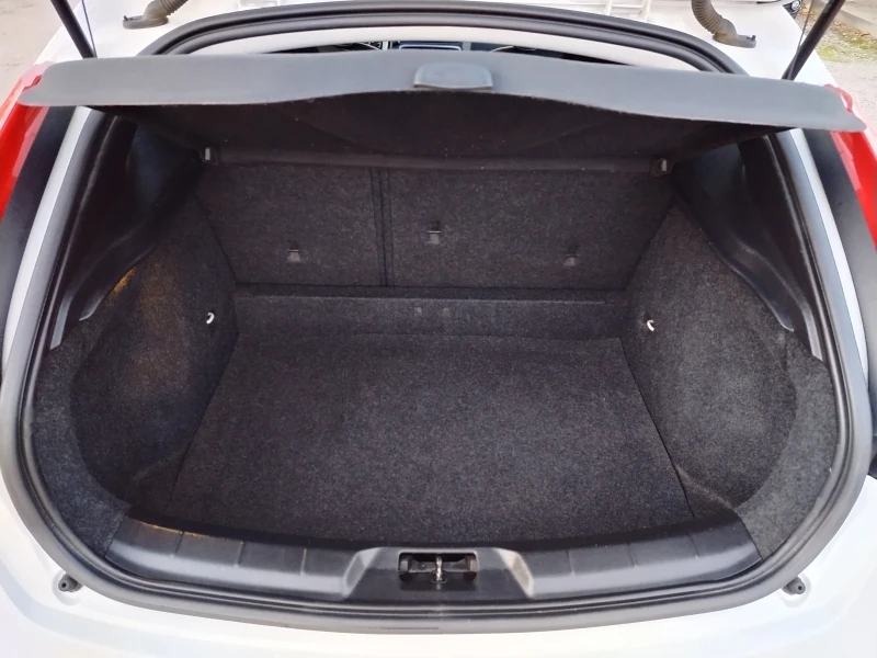 Volvo V40 1.6D114к.с/КЛИМАТРОНИК/ПАРКТРОНИК/КАМЕРА!!! , снимка 16 - Автомобили и джипове - 52239523