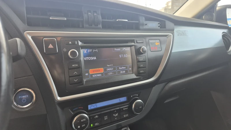 Toyota Auris 1.8 Hybrid* Перфектна* 4.5/100км* БАРТЕР, снимка 12 - Автомобили и джипове - 52946855