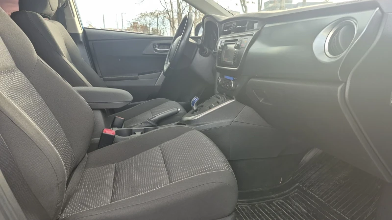 Toyota Auris 1.8 Hybrid* Перфектна* 4.5/100км* БАРТЕР, снимка 10 - Автомобили и джипове - 52946855