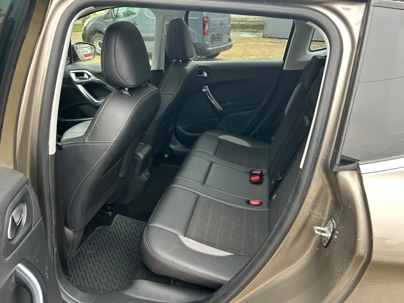 Peugeot 2008 1.6HDI-115k.c-FULL ALLURE!!ПАНОРАМА-КОЖА-ЛЕД-НАВИ!, снимка 8 - Автомобили и джипове - 53429625