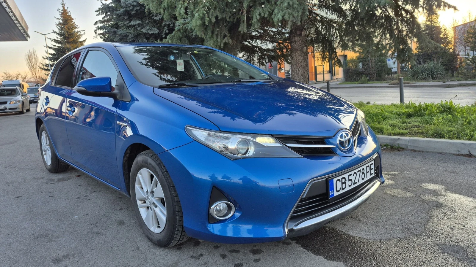 Toyota Auris 1.8 Hybrid* Перфектна* 4.5/100км* БАРТЕР, снимка 1