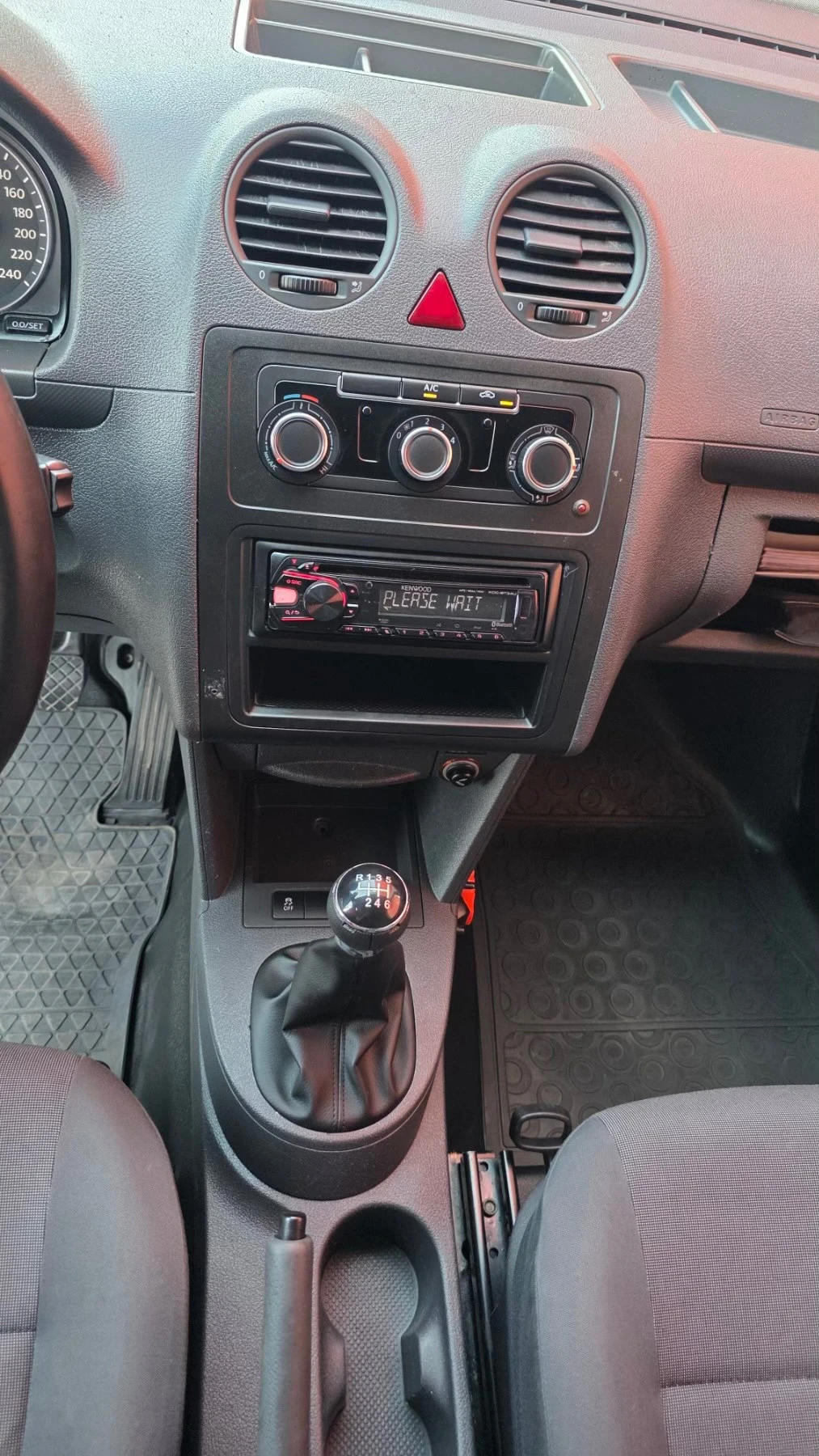 VW Caddy 2.0TDI 4X4 - изображение 10