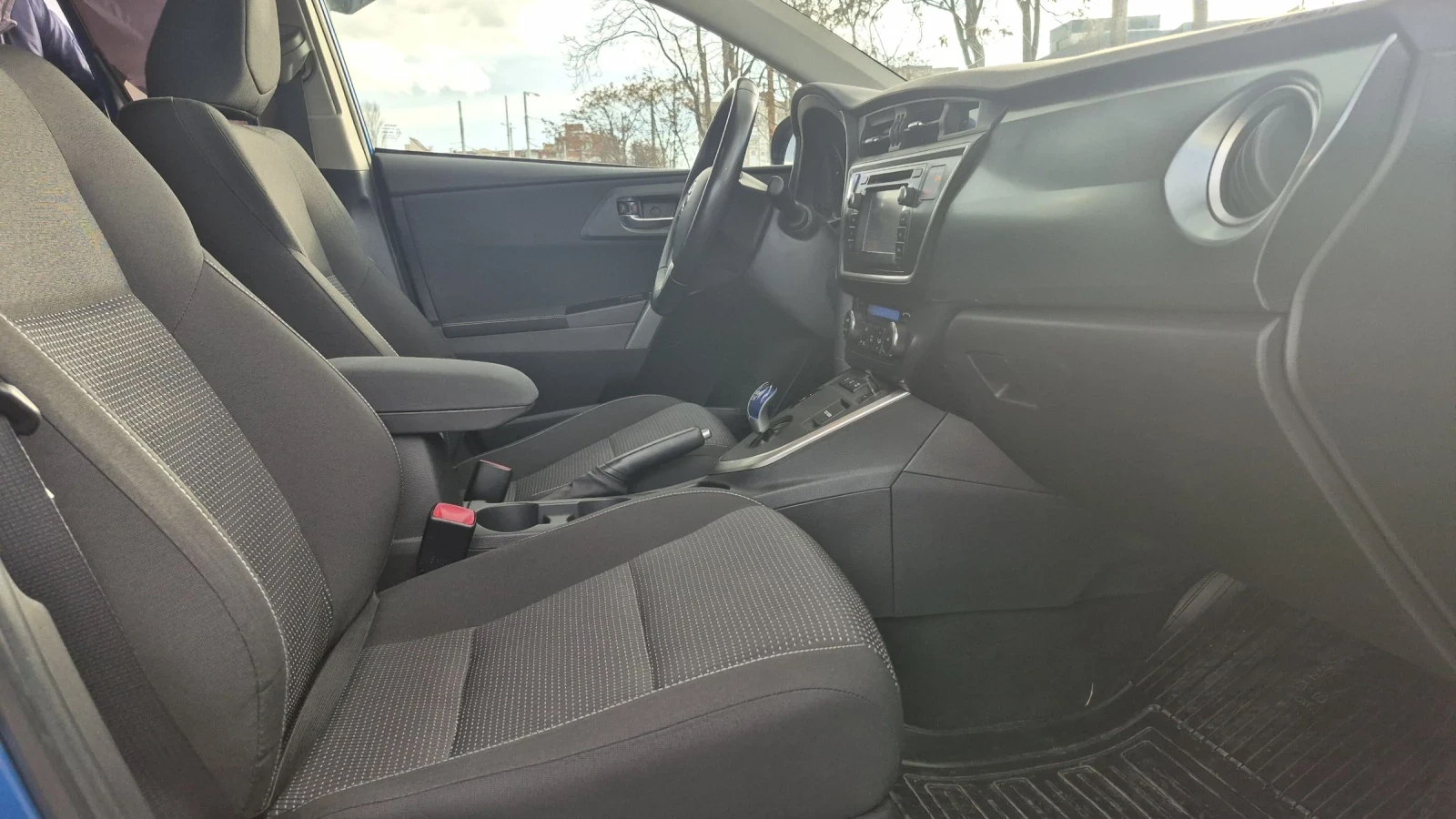 Toyota Auris 1.8 Hybrid* ���������* 4.5/100��* ������ | Mobile.bg � ����������� 11