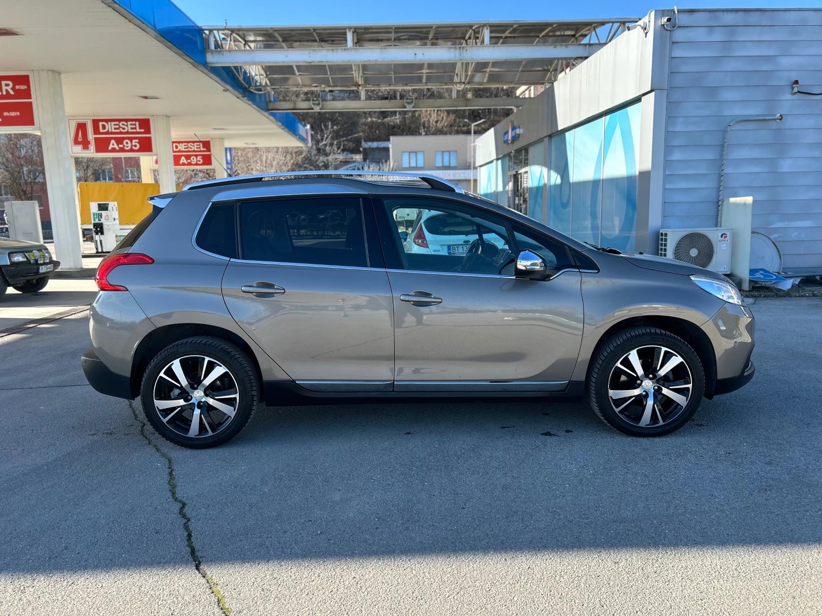 Peugeot 2008 1.6HDI-115k.c-FULL ALLURE!!ПАНОРАМА-КОЖА-ЛЕД-НАВИ!, снимка 14 - Автомобили и джипове - 53429625