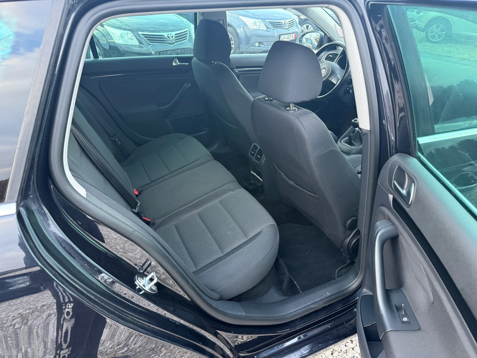 VW Golf Variant 1.6 TDI, снимка 9 - Автомобили и джипове - 53763460