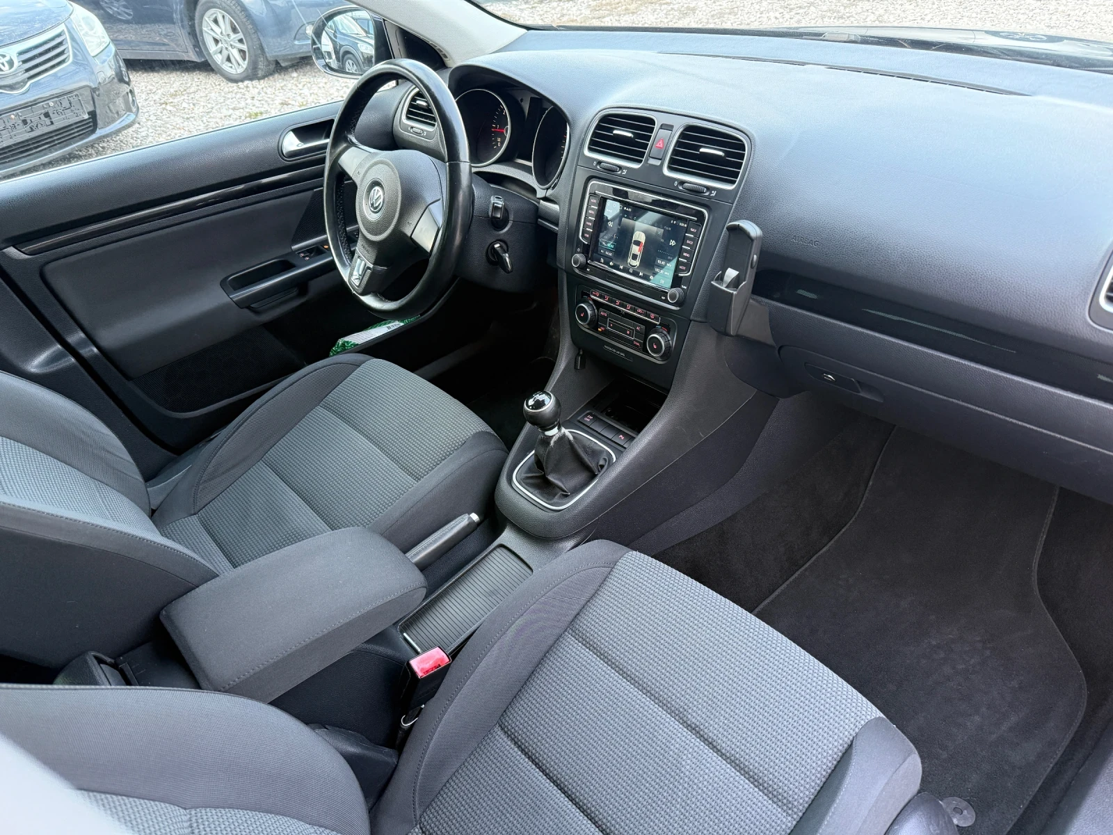 VW Golf Variant 1.6 TDI, снимка 11 - Автомобили и джипове - 53763460