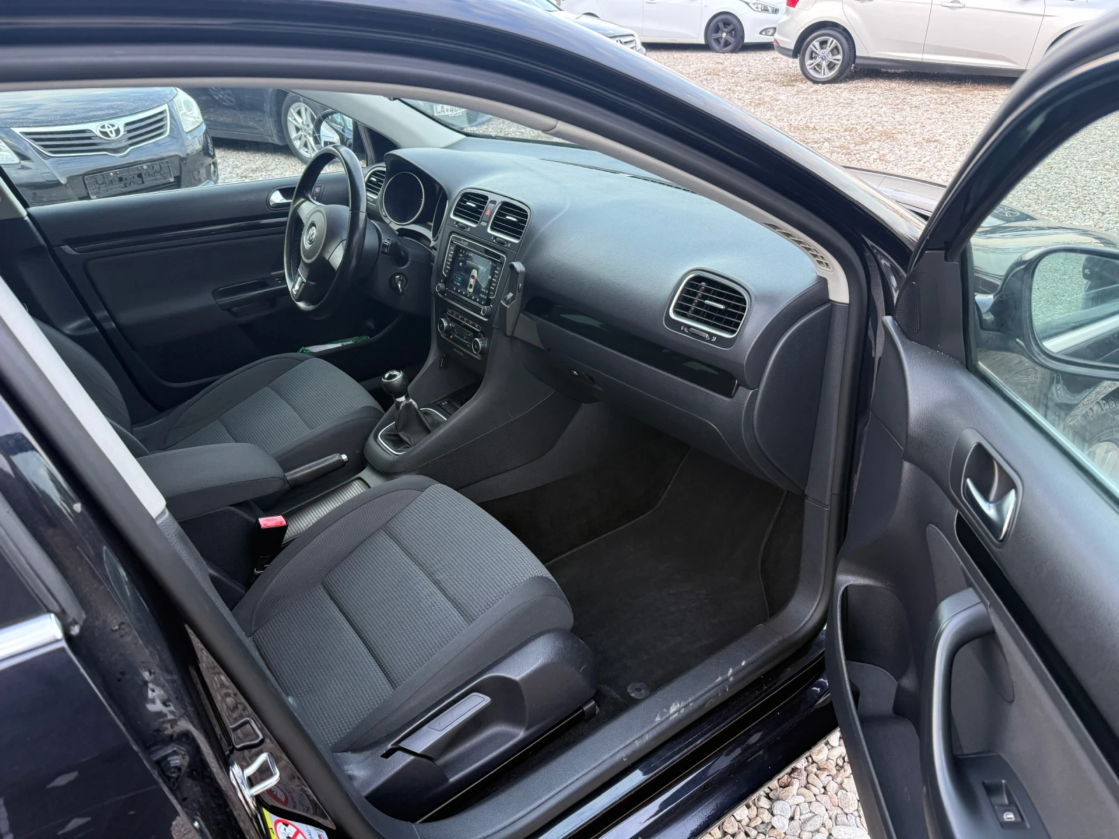 VW Golf Variant 1.6 TDI, снимка 10 - Автомобили и джипове - 53763460