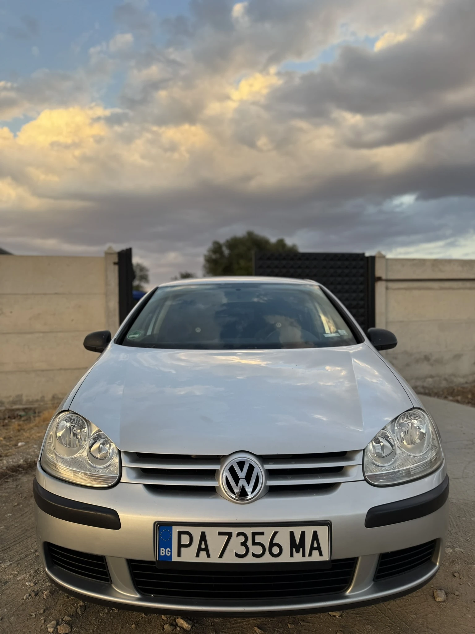 VW Golf MK5, снимка 3 - Автомобили и джипове - 54032836