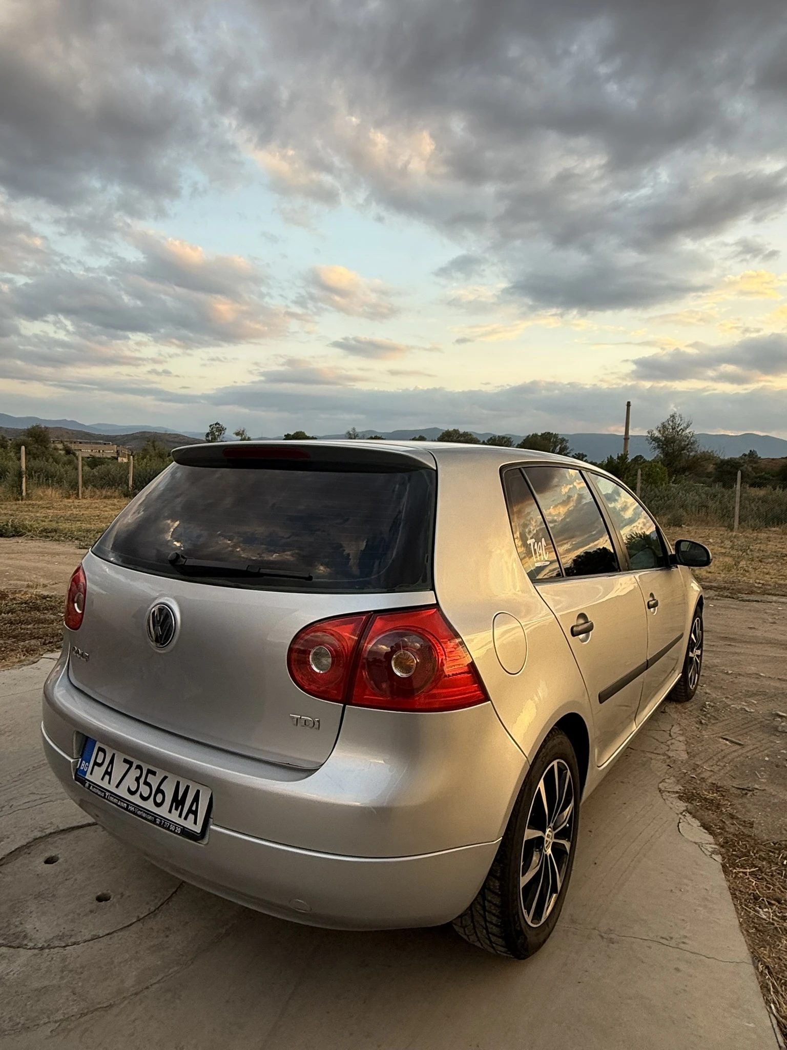 VW Golf MK5, снимка 6 - Автомобили и джипове - 54032836
