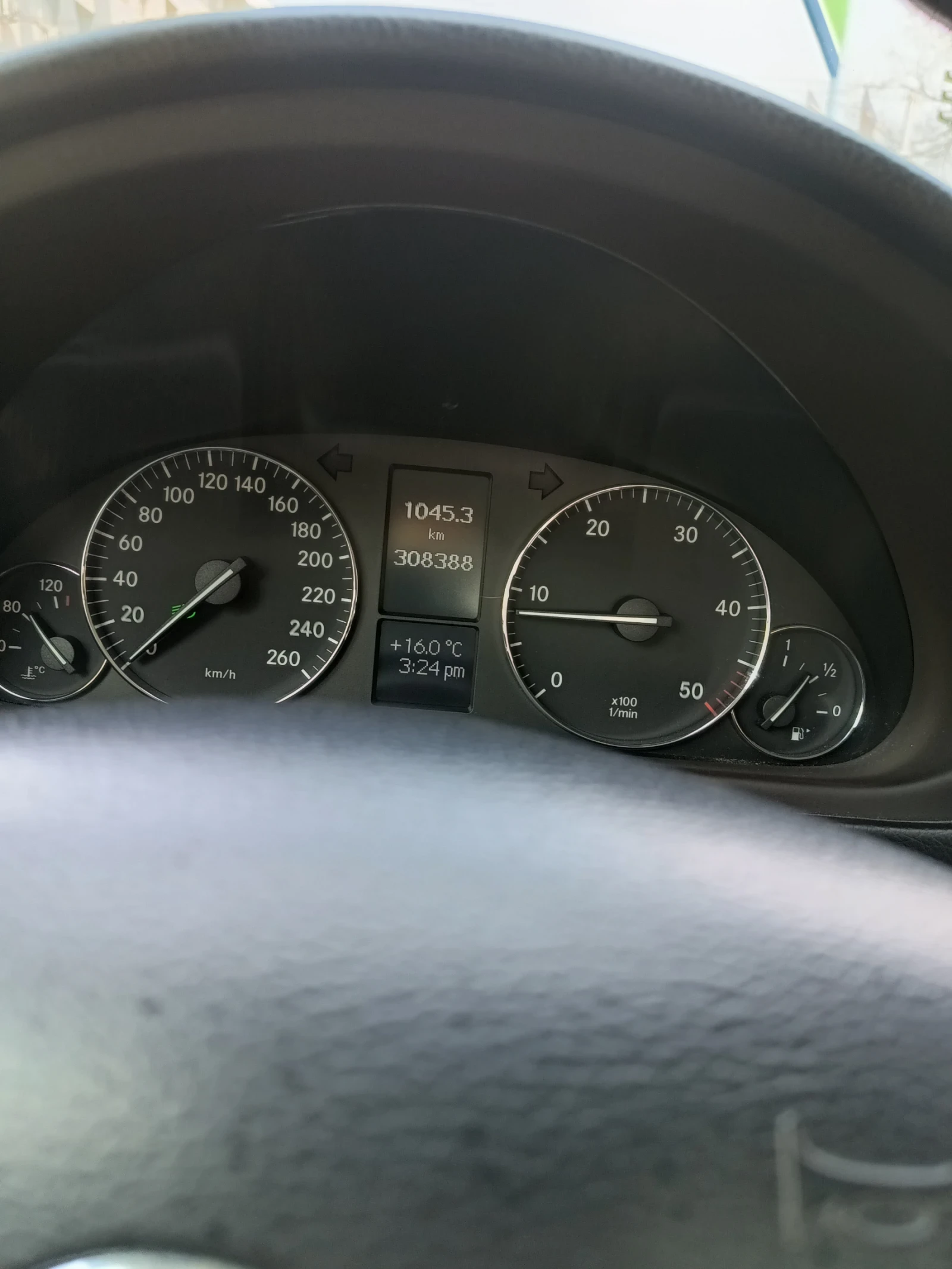 Mercedes-Benz C 220 2.2 cdi, снимка 9 - Автомобили и джипове - 54236091