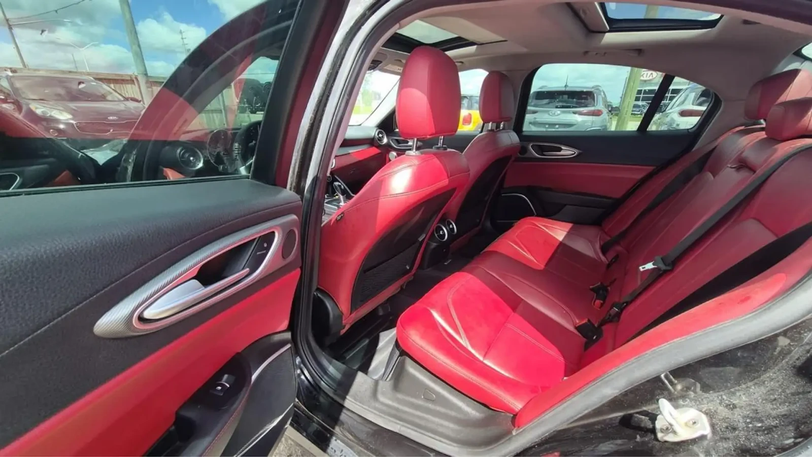 Alfa Romeo Giulia TI Q4 !PANO! !КАМЕРИ! #SPECIAL#, снимка 11 - Автомобили и джипове - 54962556