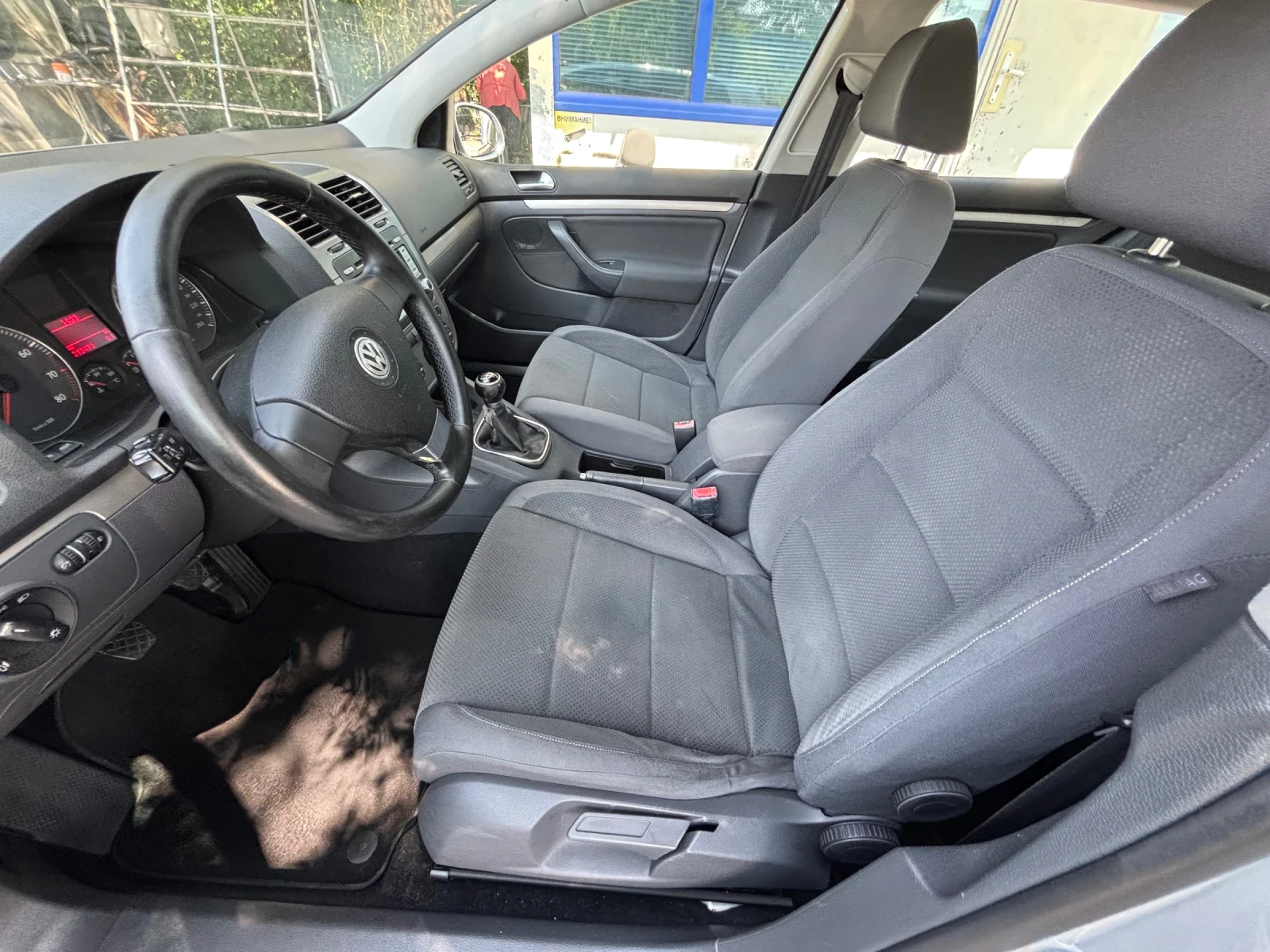 VW Golf 1.6i БЕНЗИН, снимка 14 - Автомобили и джипове - 55060816