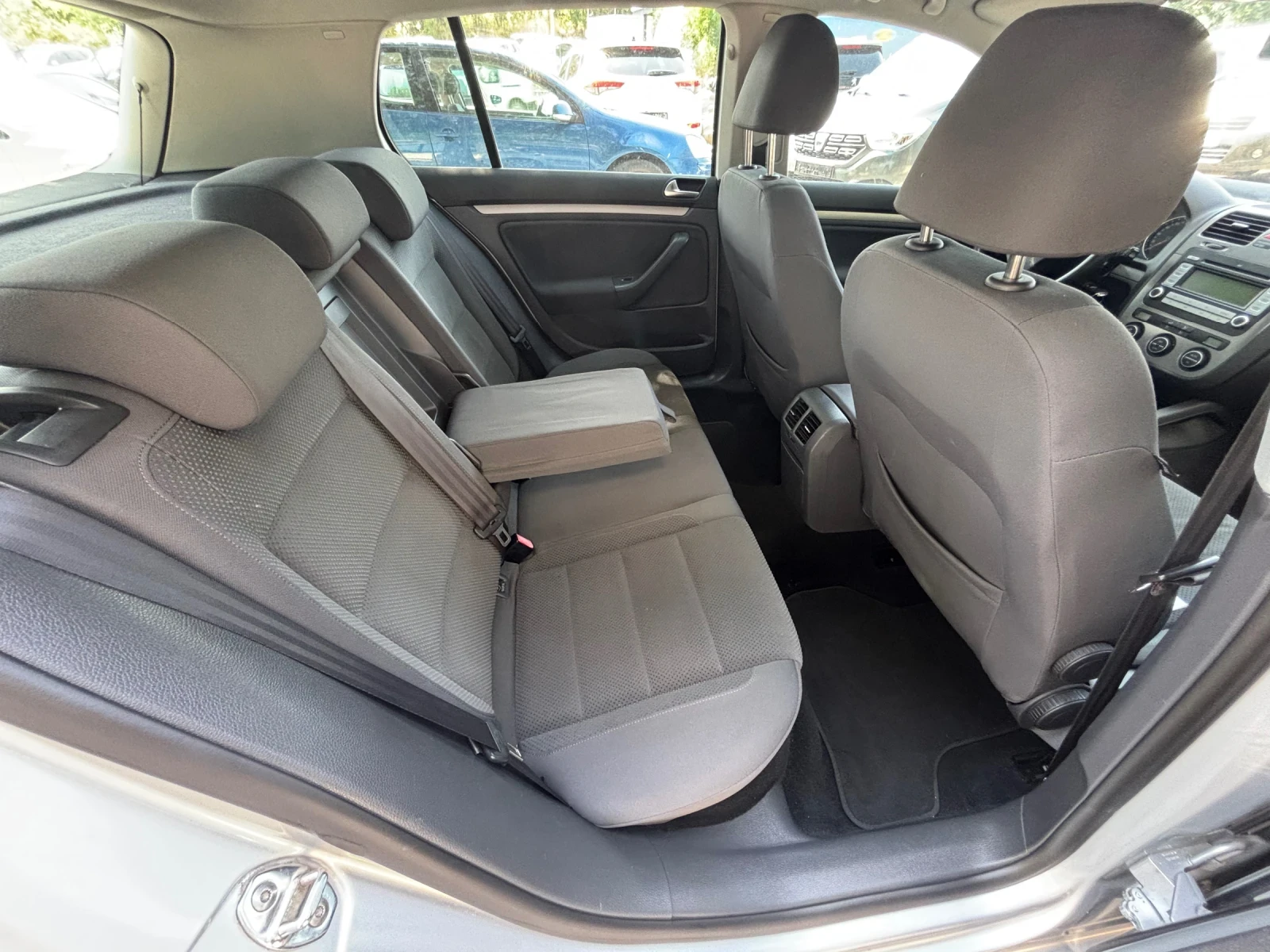 VW Golf 1.6i БЕНЗИН, снимка 13 - Автомобили и джипове - 55060816