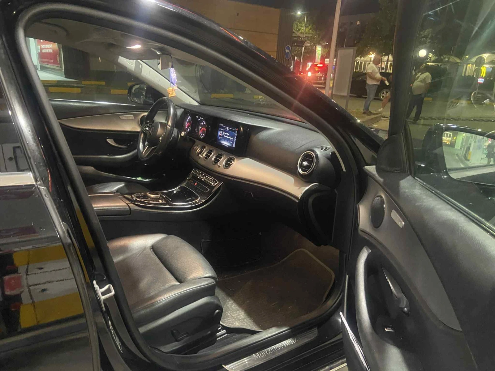Mercedes-Benz E 220 AMG LINE 19 ZOLL, снимка 13 - Автомобили и джипове - 55806549