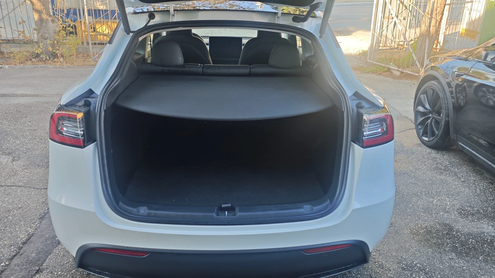 Tesla Model Y Long Range AWD, снимка 9 - Автомобили и джипове - 56160192