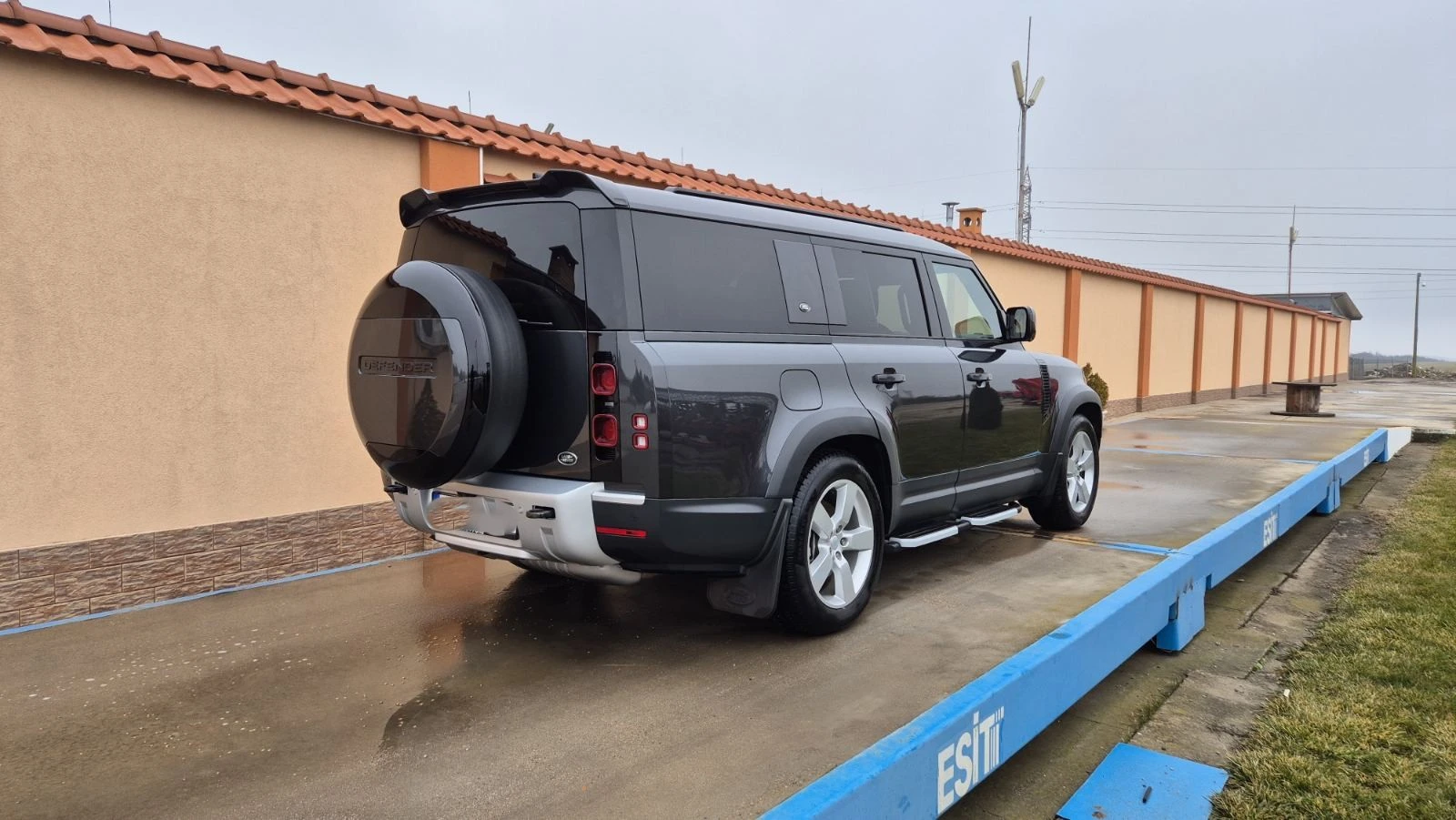 Land Rover Defender 130 FIRST EDITION 3.0D I6 300 PS AWD - изображение 7