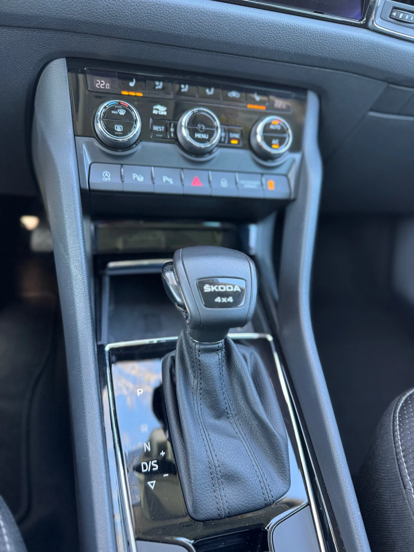 Skoda Kodiaq 2.0TDI* 7места* ДДС* Matrix* Камера* Германия, снимка 8 - Автомобили и джипове - 53797551