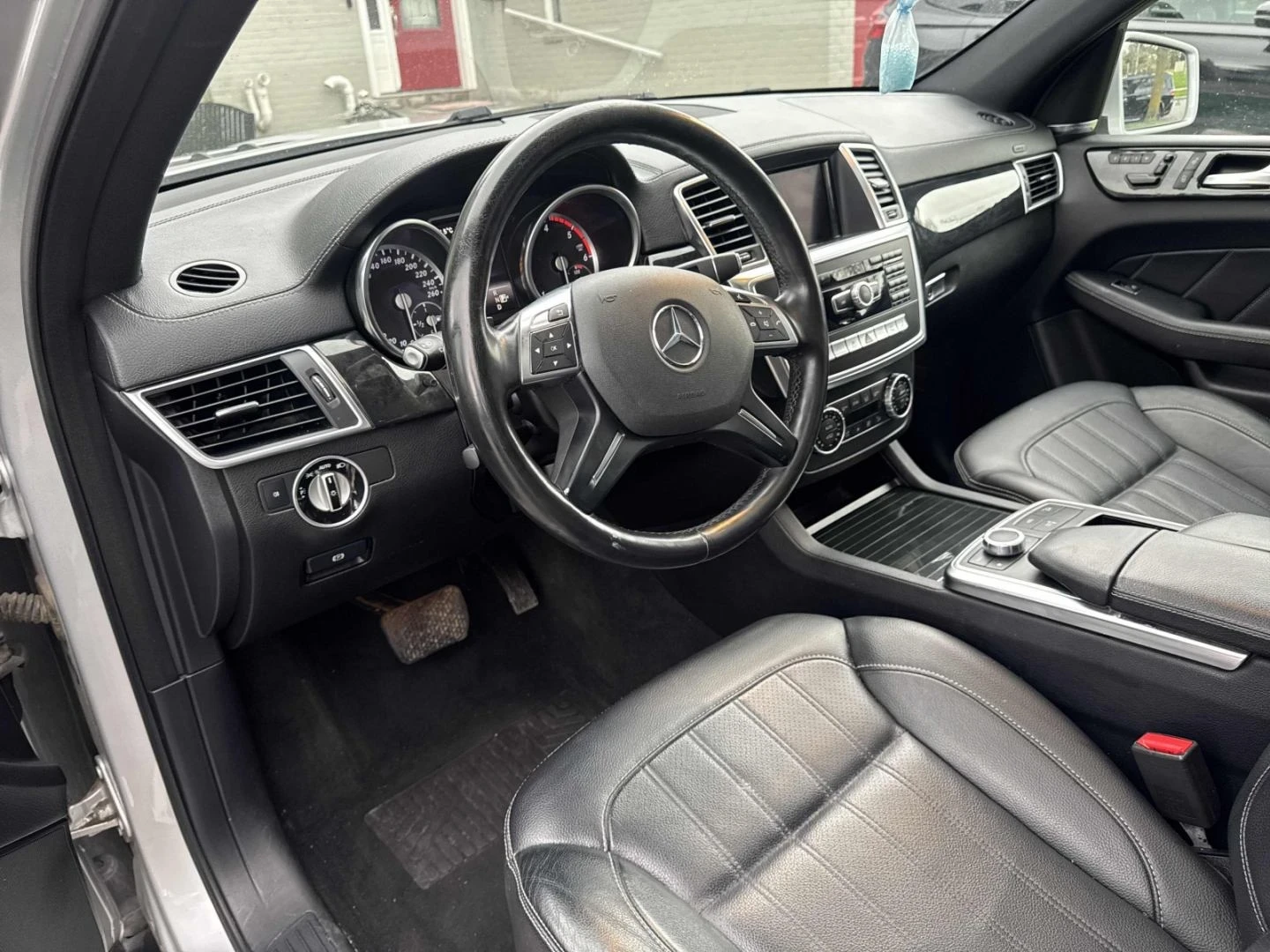 Mercedes-Benz GL 350 AMG-pkg| Air Suspension | 360 | Soft Close | Пано , снимка 6 - Автомобили и джипове - 54465907