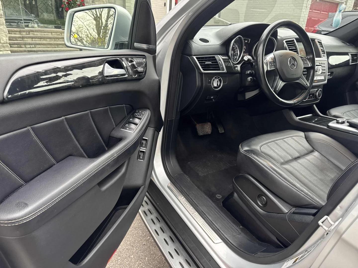 Mercedes-Benz GL 350 AMG-pkg| Air Suspension | 360 | Soft Close | Пано , снимка 5 - Автомобили и джипове - 54465907