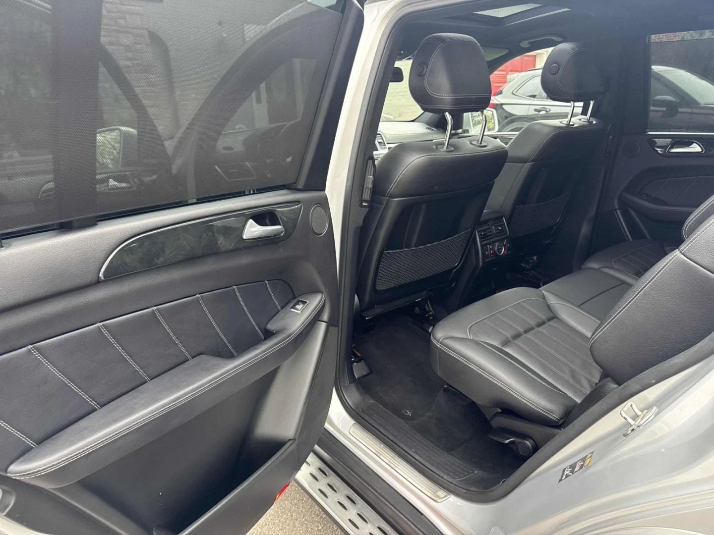 Mercedes-Benz GL 350 AMG-pkg| Air Suspension | 360 | Soft Close | Пано , снимка 12 - Автомобили и джипове - 54465907