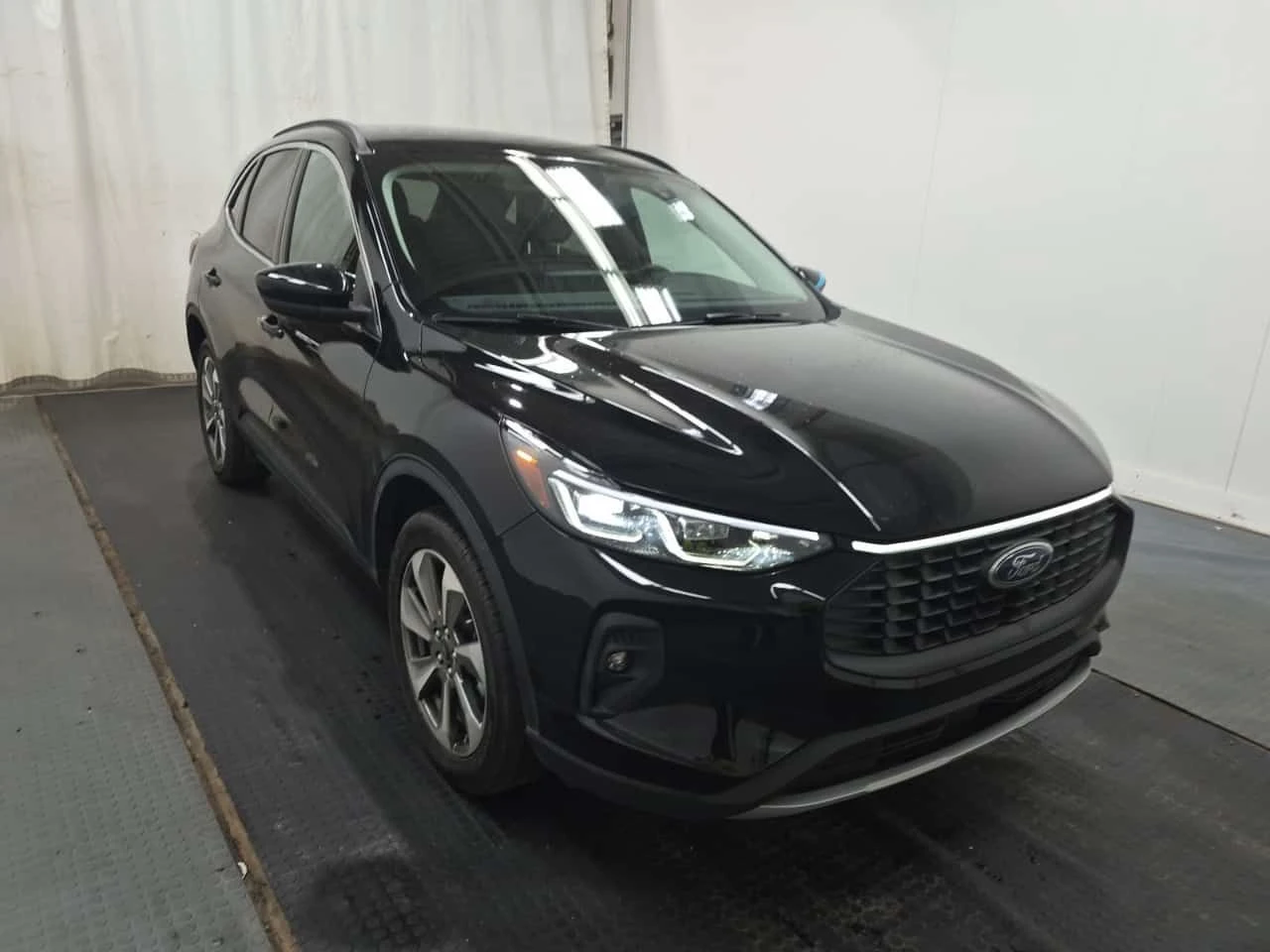 Ford Escape * Platinum * АВТОКРЕДИТ БЕЗ ПЪРВОНАЧАЛНА ВНОСКА* , снимка 3 - Автомобили и джипове - 54760558