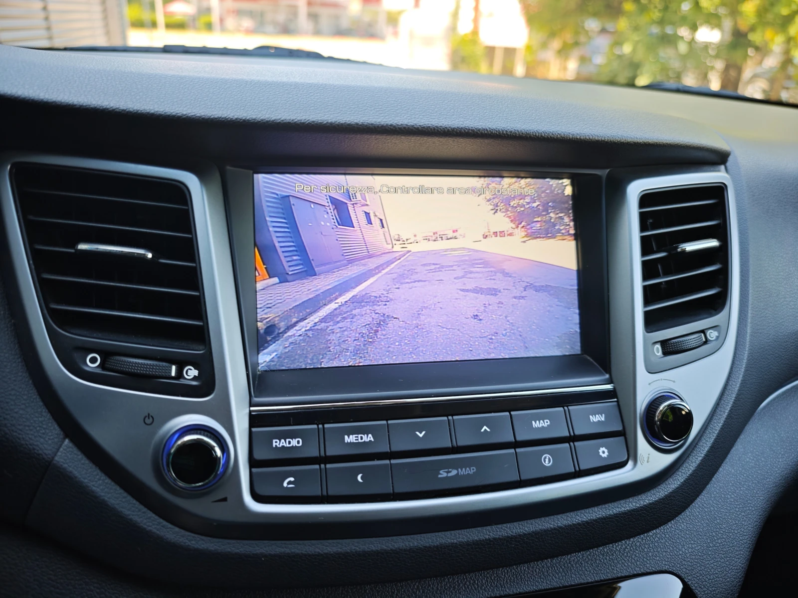 Hyundai Tucson 1.6i, снимка 15 - Автомобили и джипове - 54977219
