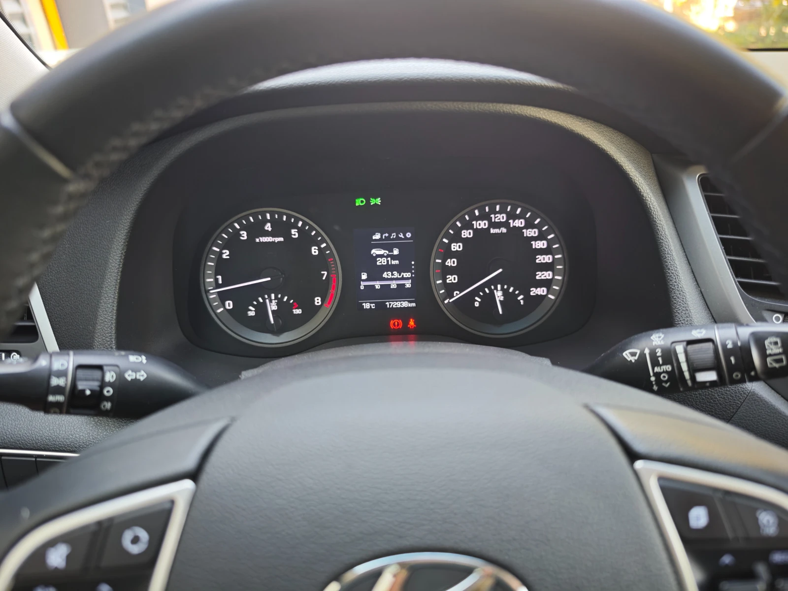 Hyundai Tucson 1.6i, снимка 9 - Автомобили и джипове - 54977219