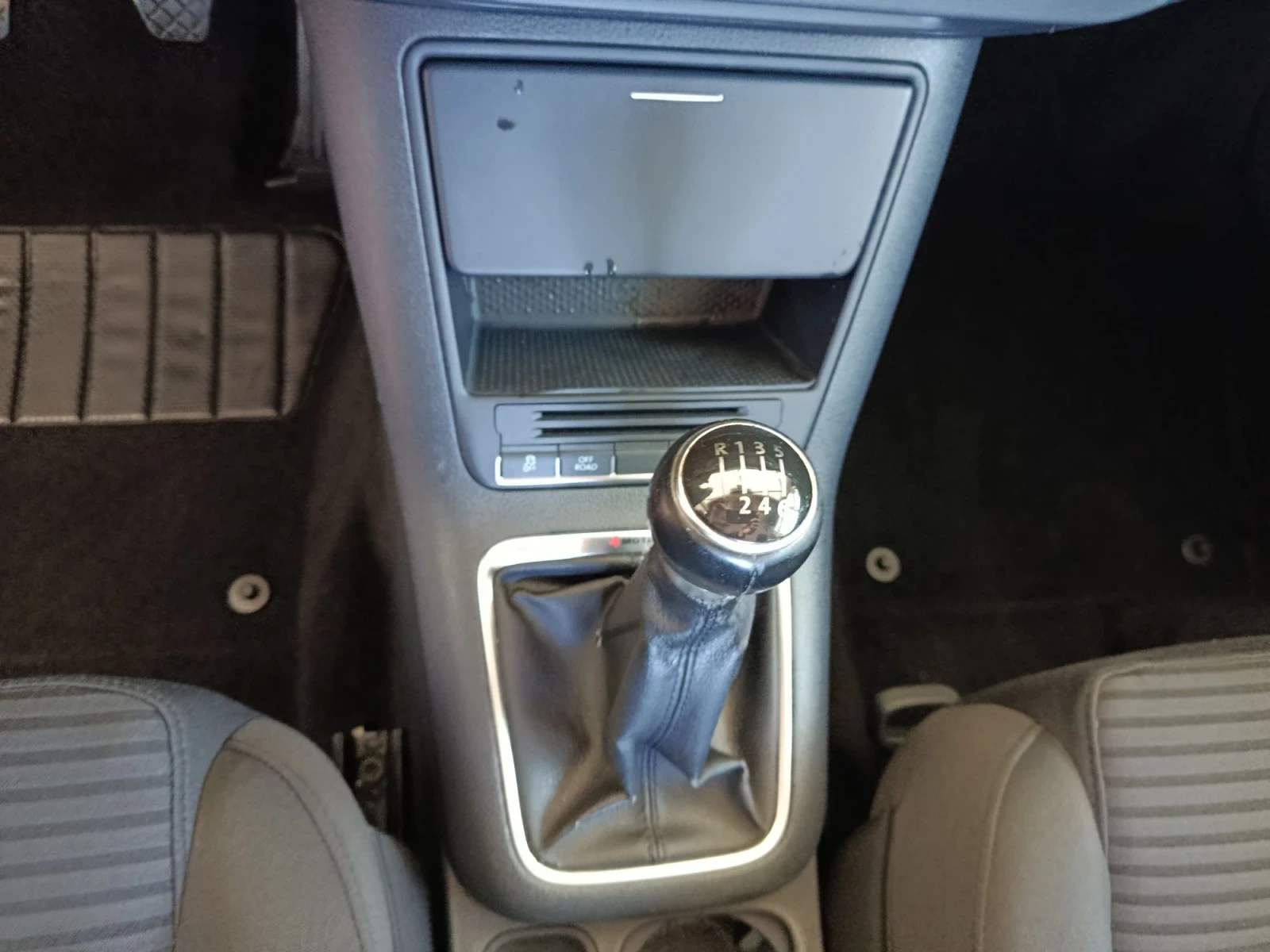 VW Tiguan 2.0TDI 4x4 140кс., снимка 16 - Автомобили и джипове - 56567907