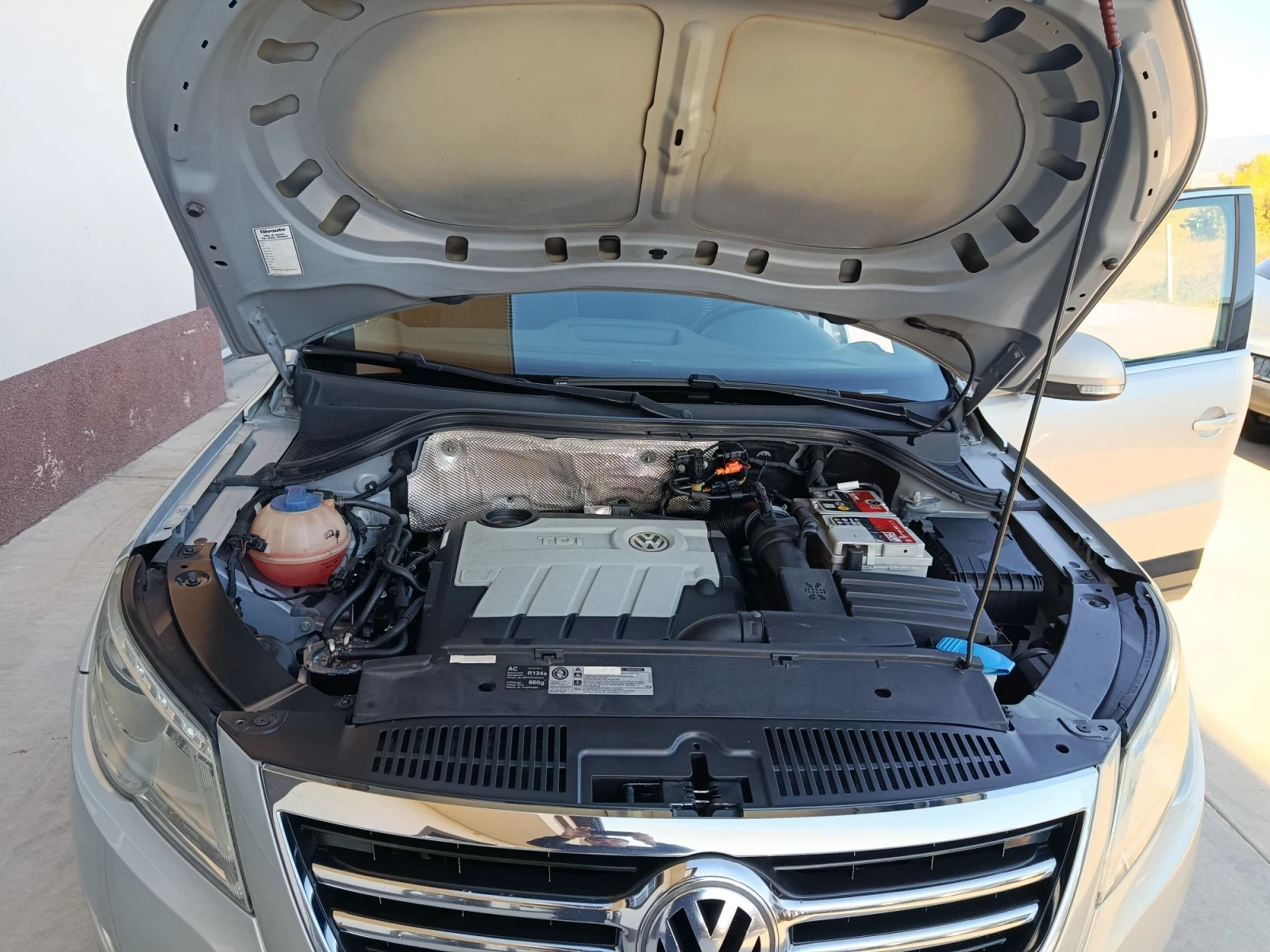 VW Tiguan 2.0TDI 4x4 140кс., снимка 14 - Автомобили и джипове - 56567907