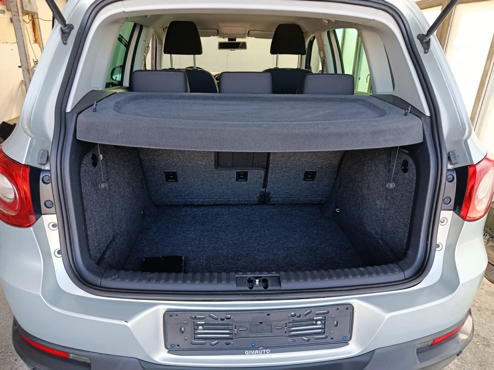 VW Tiguan 2.0TDI 4x4 140кс., снимка 12 - Автомобили и джипове - 56567907