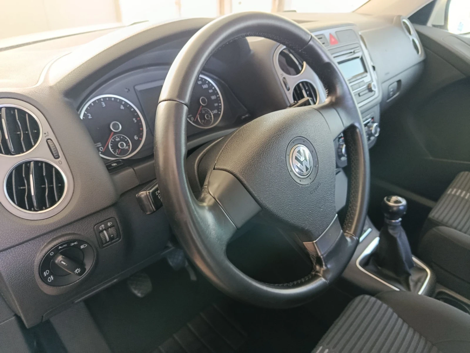 VW Tiguan 2.0TDI 4x4 140кс., снимка 7 - Автомобили и джипове - 56567907