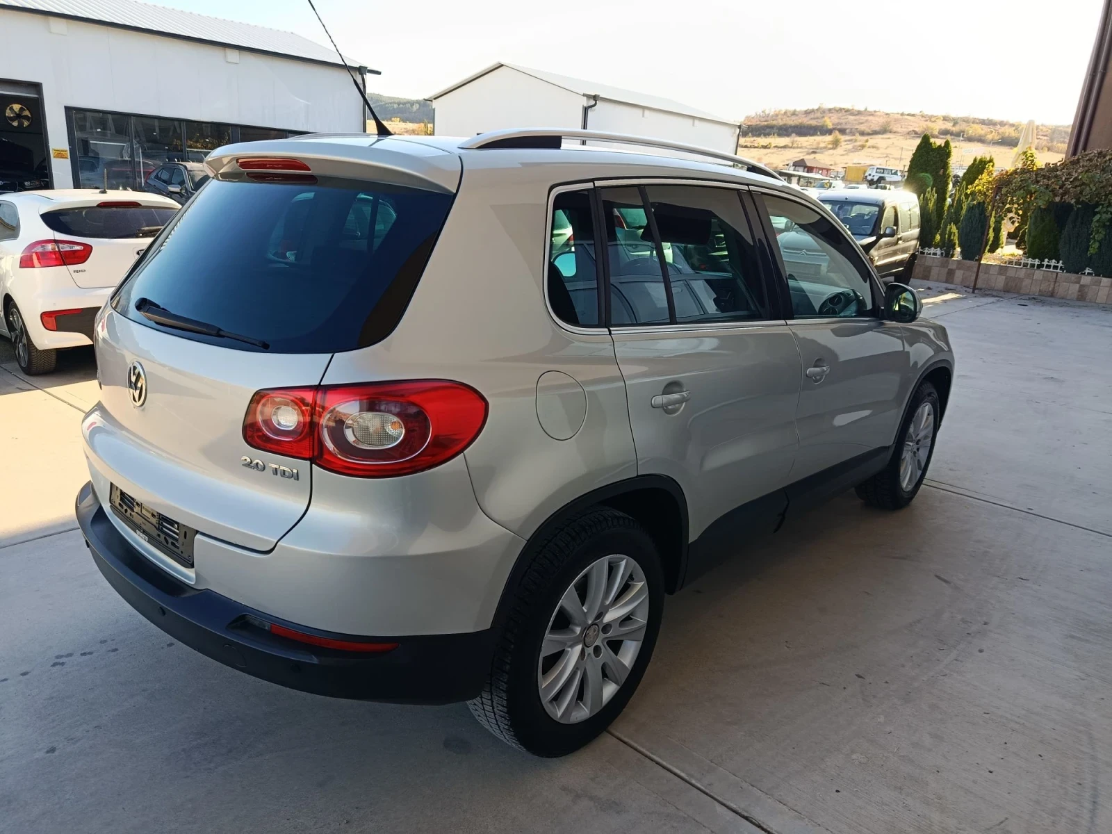VW Tiguan 2.0TDI 4x4 140кс., снимка 4 - Автомобили и джипове - 56567907